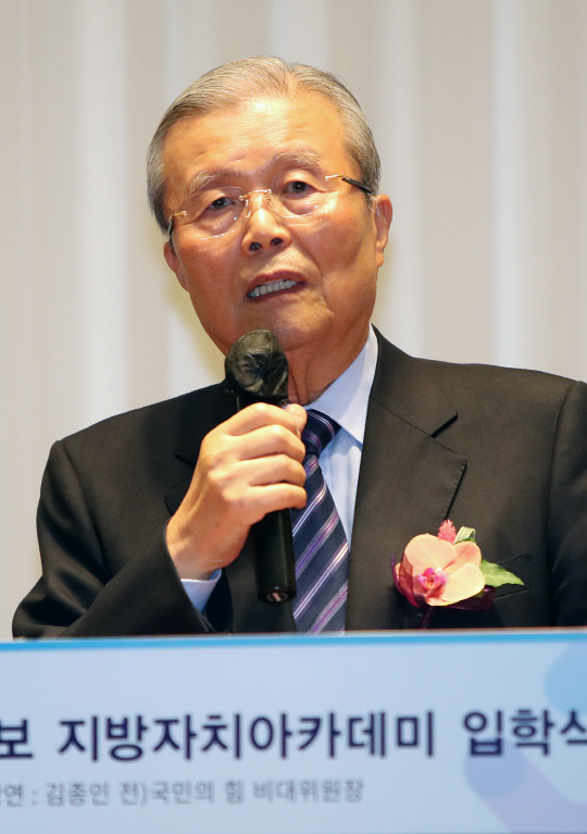 김종인 국민의힘 전 비상대책위원장이 4일 오후 호텔인터불고 대구에서 열린 제2기 영남일보 지방자치 아카데미 입학식에서 강연하고 있다.연합뉴스